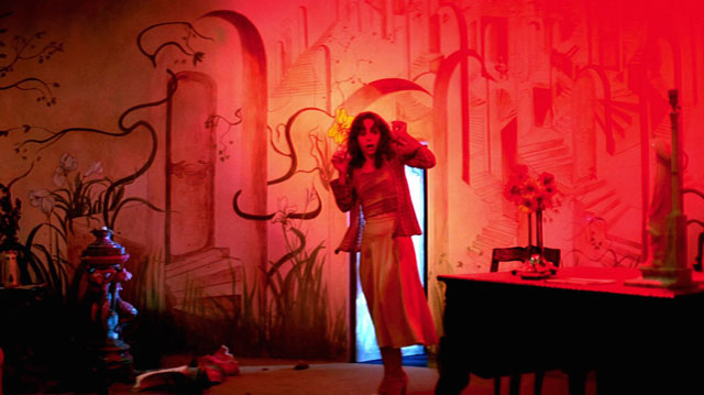 SUSPIRIA